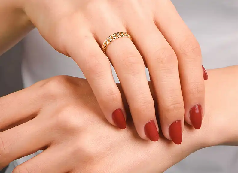 short red nails